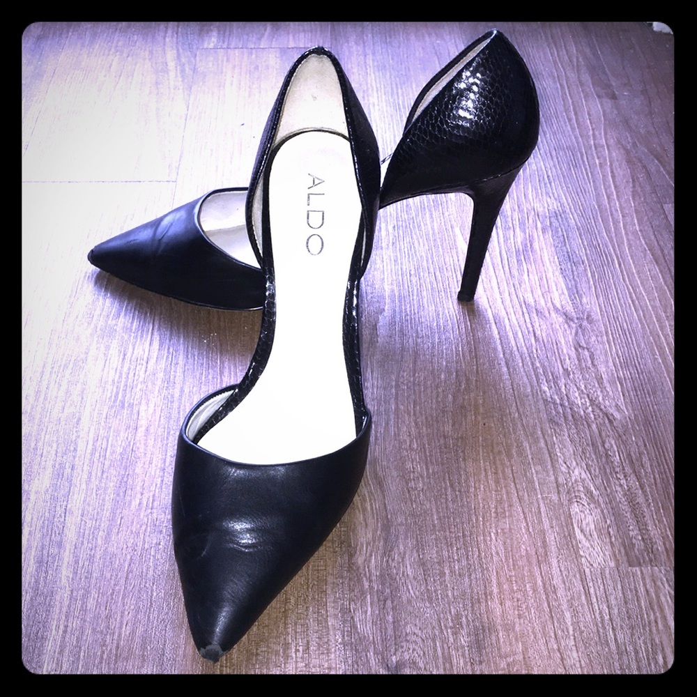 Also black pointed toe pumps